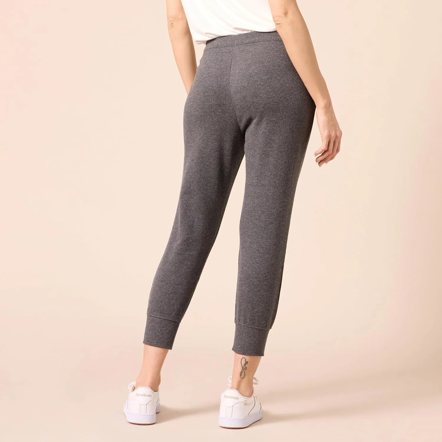 Amazon Essentials Women's Fleece Capri Jogger Sweatpant (Available in Plus Size)